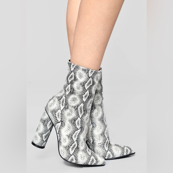 Fashion Nova Boots Midnight Lover Boot - Snake size 7 - Picture 6 of 9